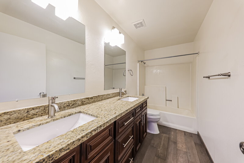 2,615/Mo, 4533 E Annette Dr Phoenix, AZ 85032 Bathroom View