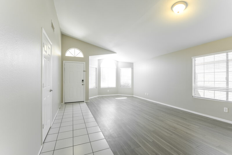 2,165/Mo, 7756 W Julie Dr Glendale, AZ 85308 Living Room View