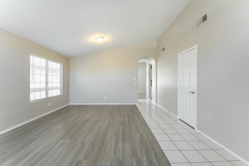 2,165/Mo, 7756 W Julie Dr Glendale, AZ 85308 Living Room View 2