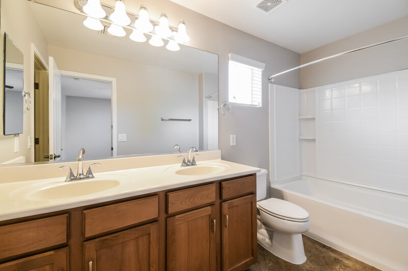 2,110/Mo, 4145 E Carla Vista Dr Gilbert, AZ 85295 Main Bathroom View