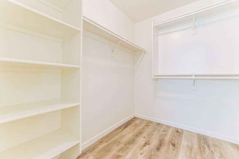 2,015/Mo, 3809 E Santa Fe Ln Gilbert, AZ 85297 Walk In Closet View