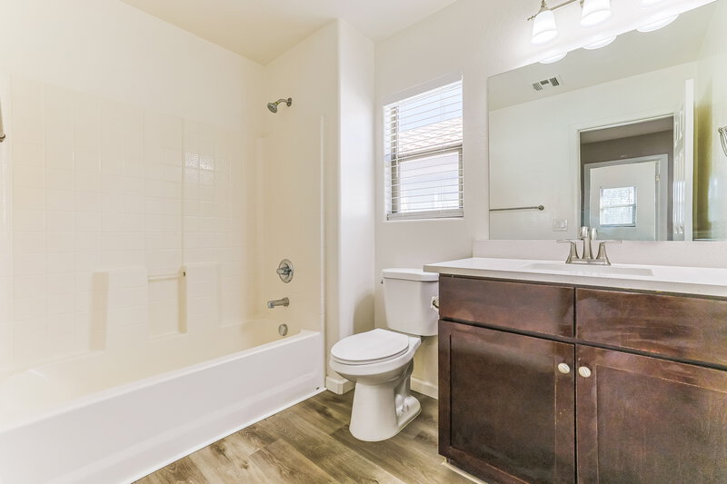 2,015/Mo, 3809 E Santa Fe Ln Gilbert, AZ 85297 Bathroom View