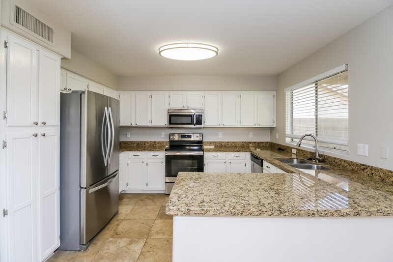 2,540/Mo, 1366 E Vaughn Ave Gilbert, AZ 85234 Kitchen View