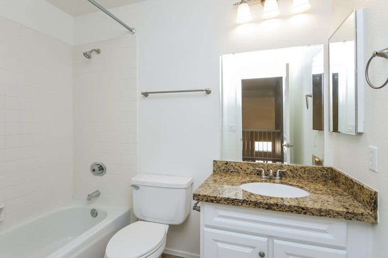 2,540/Mo, 1366 E Vaughn Ave Gilbert, AZ 85234 Bathroom View 2