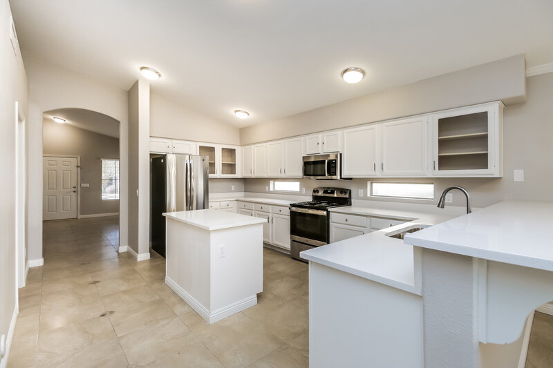 2,475/Mo, 1233 S Colonial Dr Gilbert, AZ 85296 Kitchen View 2