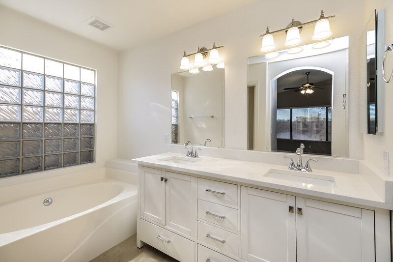 2,475/Mo, 1233 S Colonial Dr Gilbert, AZ 85296 Main Bathroom View