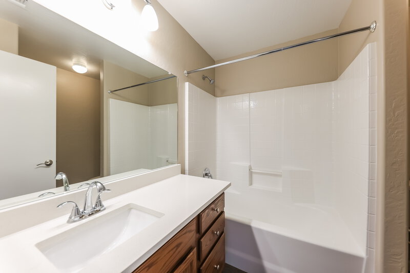 2,335/Mo, 8748 W Salter Dr Peoria, AZ 85382 Bathroom View