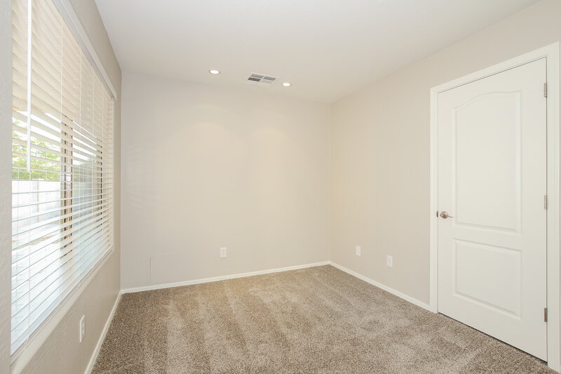 2,180/Mo, 27618 N 63rd Dr Phoenix, AZ 85083 Office View