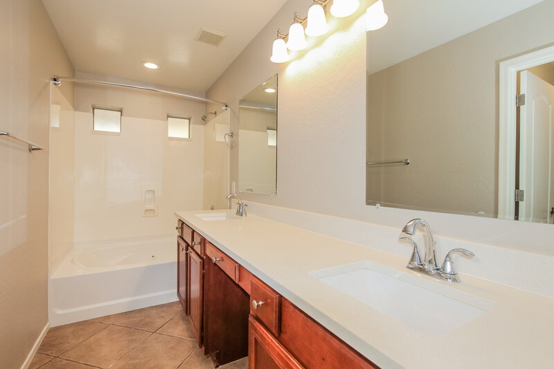 2,180/Mo, 27618 N 63rd Dr Phoenix, AZ 85083 Main Bathroom View