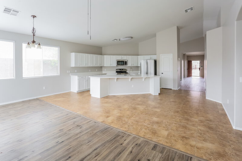 2,255/Mo, 6805 S 39th Dr Phoenix, AZ 85041 Living Room View 2