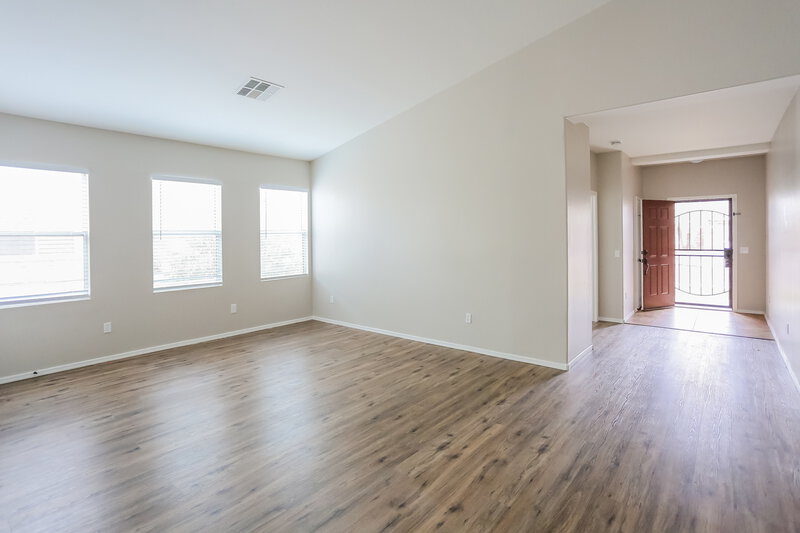 2,255/Mo, 6805 S 39th Dr Phoenix, AZ 85041 Dining Room View