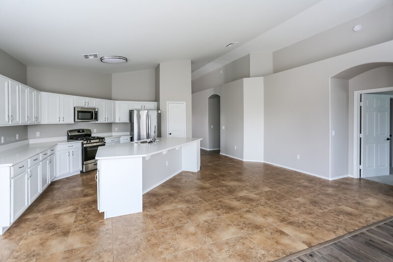 2,255/Mo, 6805 S 39th Dr Phoenix, AZ 85041 Breakfast Nook View 2