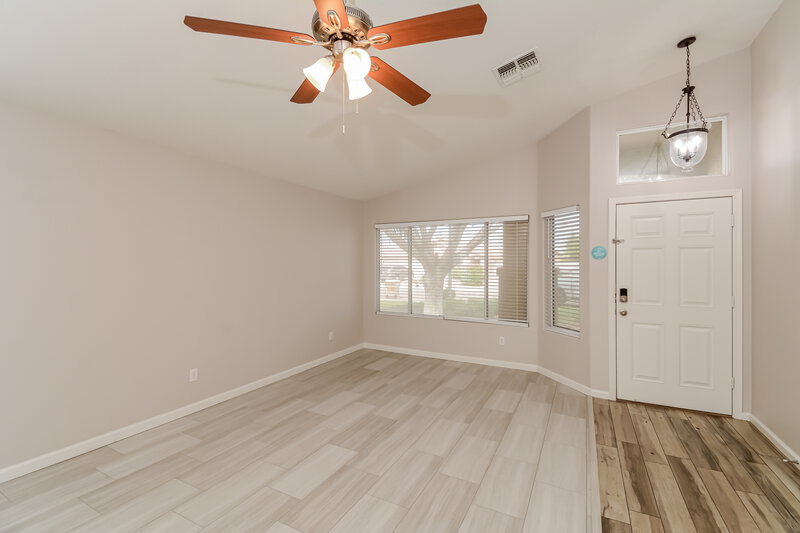 2,245/Mo, 20995 N 84th Dr Peoria, AZ 85382 Sitting Room View