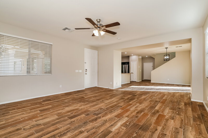2,255/Mo, 129 E Catclaw St Gilbert, AZ 85296 Living Room View 2