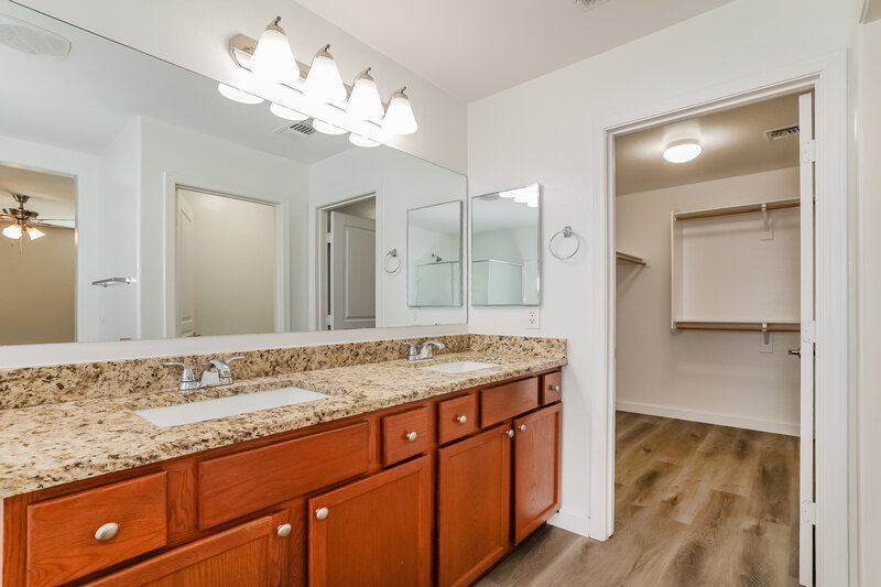 2,255/Mo, 129 E Catclaw St Gilbert, AZ 85296 Main Bathroom View