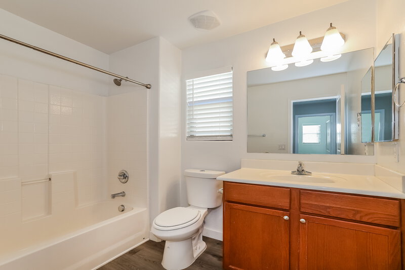 2,255/Mo, 129 E Catclaw St Gilbert, AZ 85296 Bathroom View