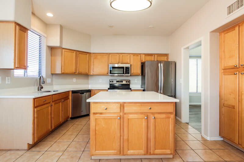 3,090/Mo, 3918 W Escuda Dr Glendale, AZ 85308 Kitchen View