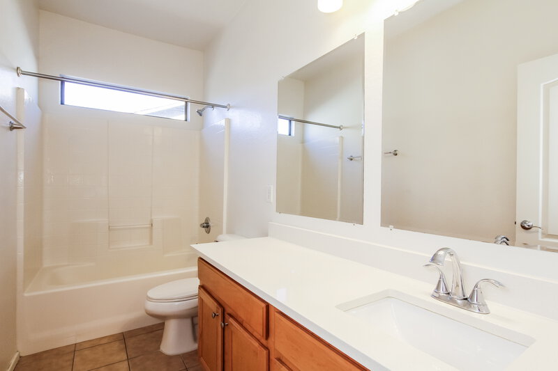 3,090/Mo, 3918 W Escuda Dr Glendale, AZ 85308 Bathroom View