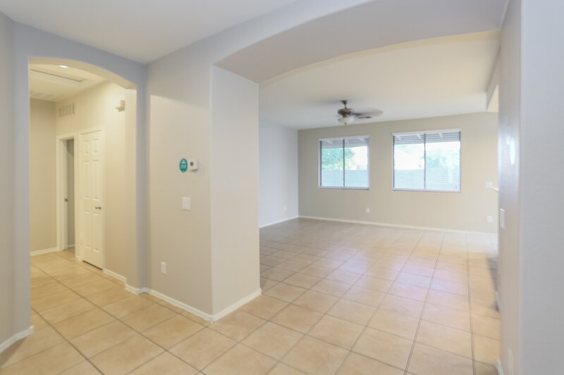 2,275/Mo, 6531 S 17th Ave Phoenix, AZ 85041 Foyer View