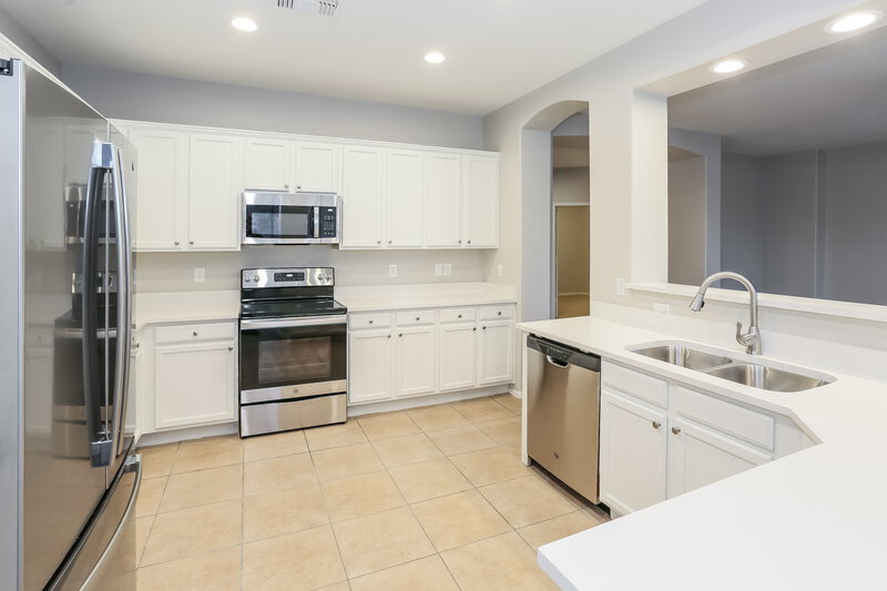 2,275/Mo, 6531 S 17th Ave Phoenix, AZ 85041 Kitchen View