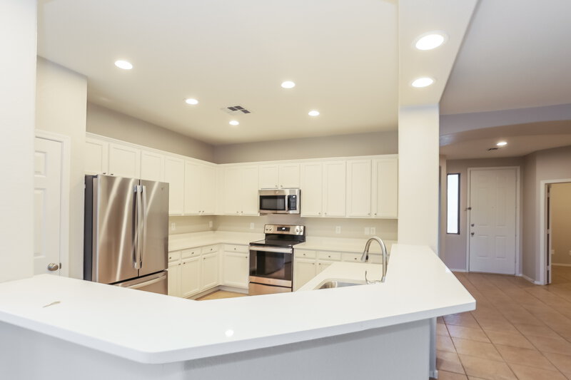 2,275/Mo, 6531 S 17th Ave Phoenix, AZ 85041 Kitchen View 2