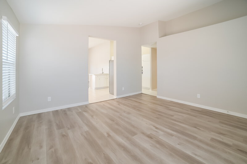 0/Mo, 14939 W Hearn Rd Surprise, AZ 85379 Living Room View 2