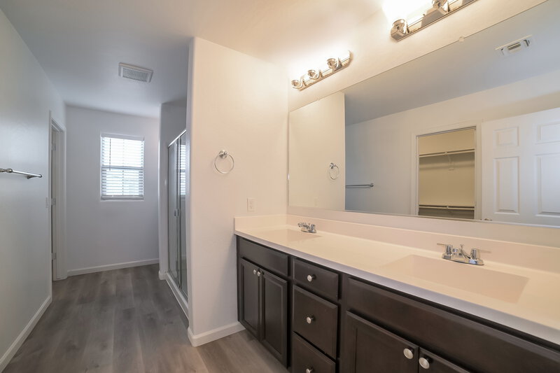 2,295/Mo, 4727 W Lydia Ln Laveen, AZ 85339 Main Bathroom View