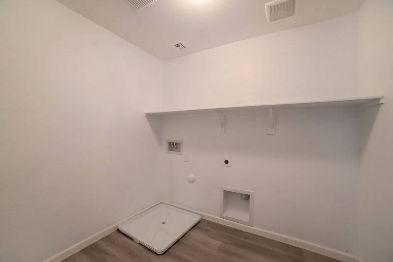 2,295/Mo, 4727 W Lydia Ln Laveen, AZ 85339 Laundry Room View
