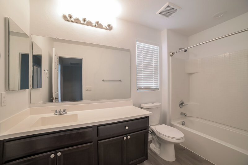 2,295/Mo, 4727 W Lydia Ln Laveen, AZ 85339 Bathroom View 2