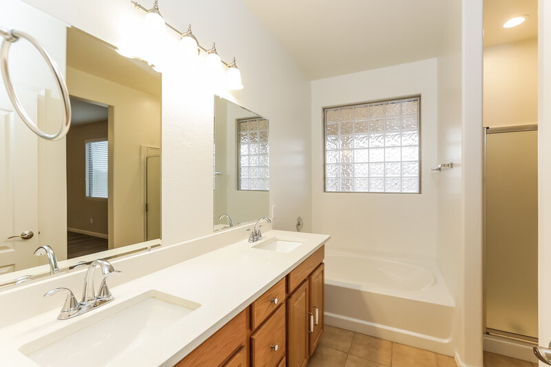 2,085/Mo, 7024 W Shumway Farm Rd Laveen, AZ 85339 Main Bathroom View
