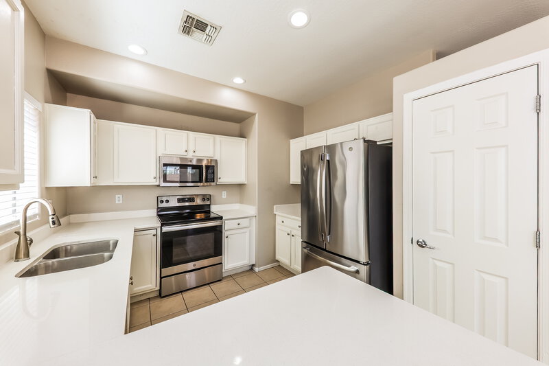 2,355/Mo, 2189 S 88th Ave Tolleson, AZ 85353 Kitchen View 2
