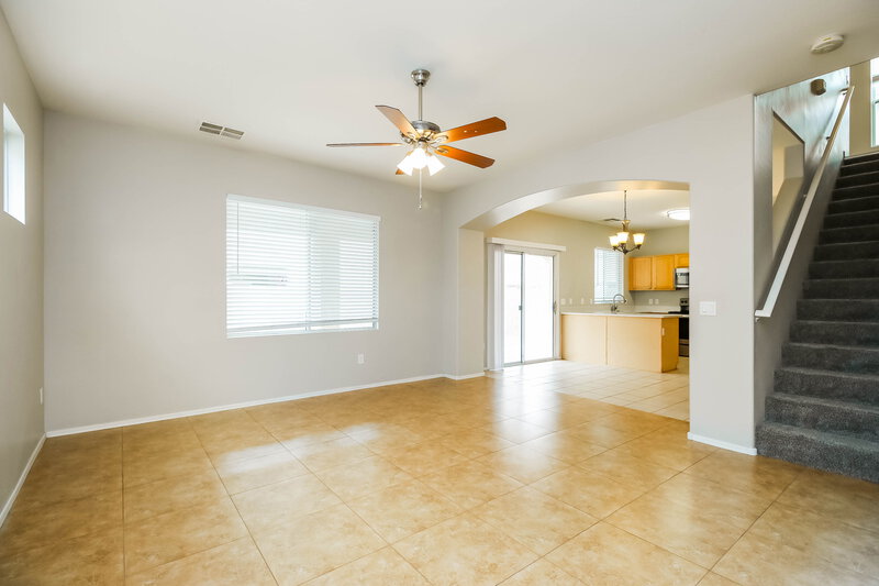 2,110/Mo, 4010 W Park St Phoenix, AZ 85041 Living Room View