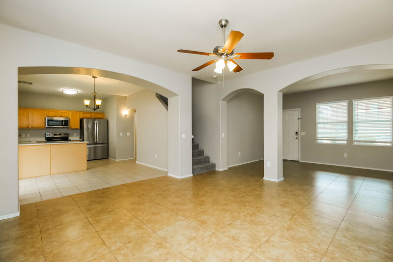 2,110/Mo, 4010 W Park St Phoenix, AZ 85041 Living Room View 2