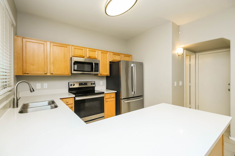 2,110/Mo, 4010 W Park St Phoenix, AZ 85041 Kitchen View