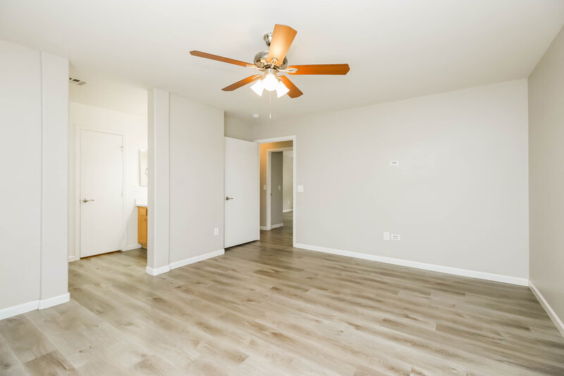 2,110/Mo, 4010 W Park St Phoenix, AZ 85041 Main Bedroom View 2