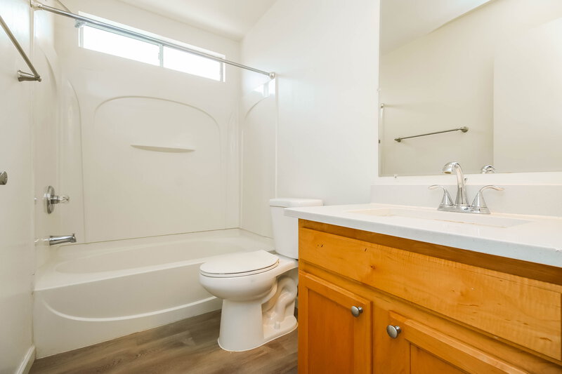 2,110/Mo, 4010 W Park St Phoenix, AZ 85041 Bathroom View