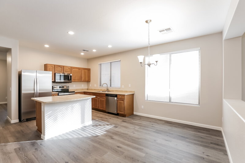 2,105/Mo, 3117 W St Kateri Dr Phoenix, AZ 85041 Dining Room View 2