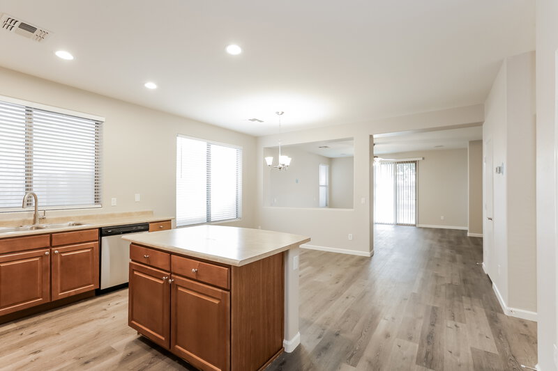 2,105/Mo, 3117 W St Kateri Dr Phoenix, AZ 85041 Kitchen View 2