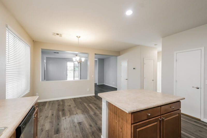 1,975/Mo, 3117 W St Kateri Dr Phoenix, AZ 85041 Kitchen View 2