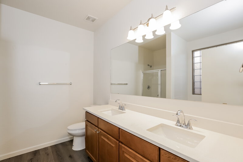 2,105/Mo, 3117 W St Kateri Dr Phoenix, AZ 85041 Main Bathroom View