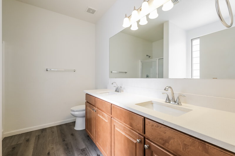 1,975/Mo, 3117 W St Kateri Dr Phoenix, AZ 85041 Main Bathroom View