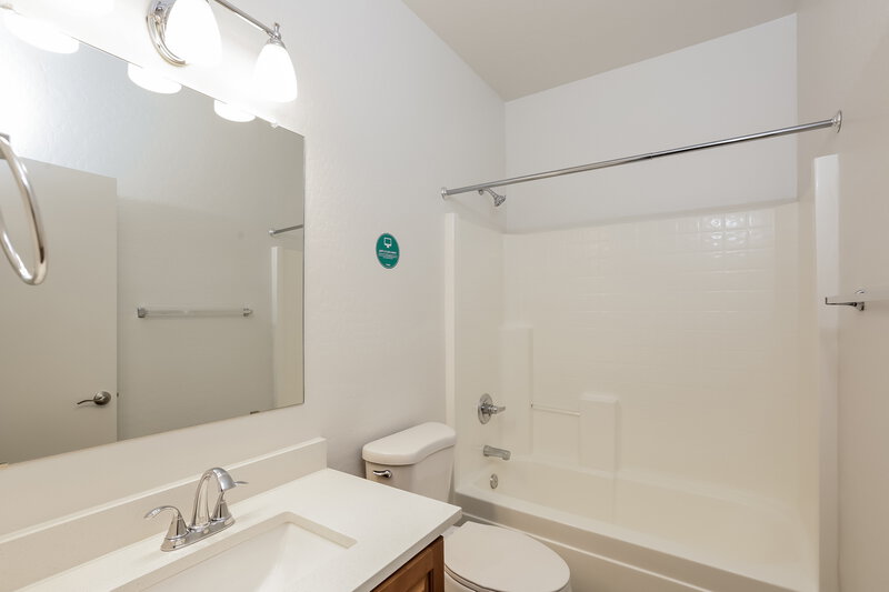 2,105/Mo, 3117 W St Kateri Dr Phoenix, AZ 85041 Bathroom View