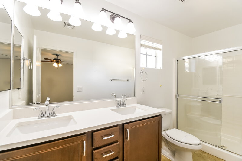 2,140/Mo, 2494 E Boston St Gilbert, AZ 85295 Main Bathroom View