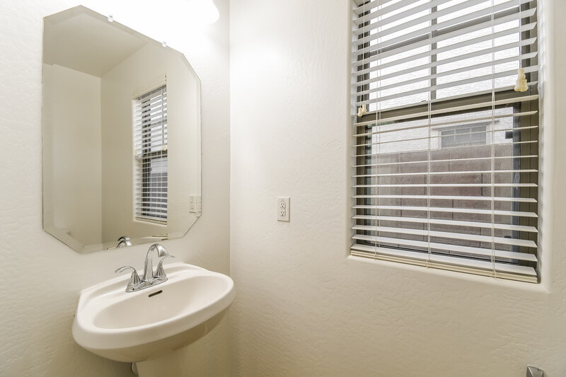 2,140/Mo, 2494 E Boston St Gilbert, AZ 85295 Bathroom View