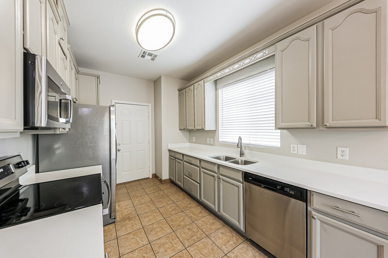 2,340/Mo, 34806 N 31st Ave Phoenix, AZ 85086 Kitchen View