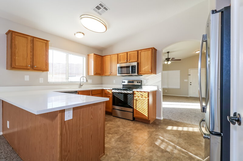 2,060/Mo, 15057 N Gil Balcome Ct Surprise, AZ 85379 Kitchen View