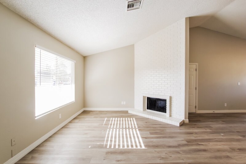 2,130/Mo, 5222 W Aster Dr Glendale, AZ 85304 Living Room View