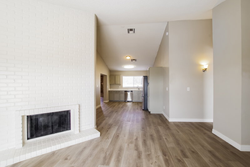 2,130/Mo, 5222 W Aster Dr Glendale, AZ 85304 Living Room View 2