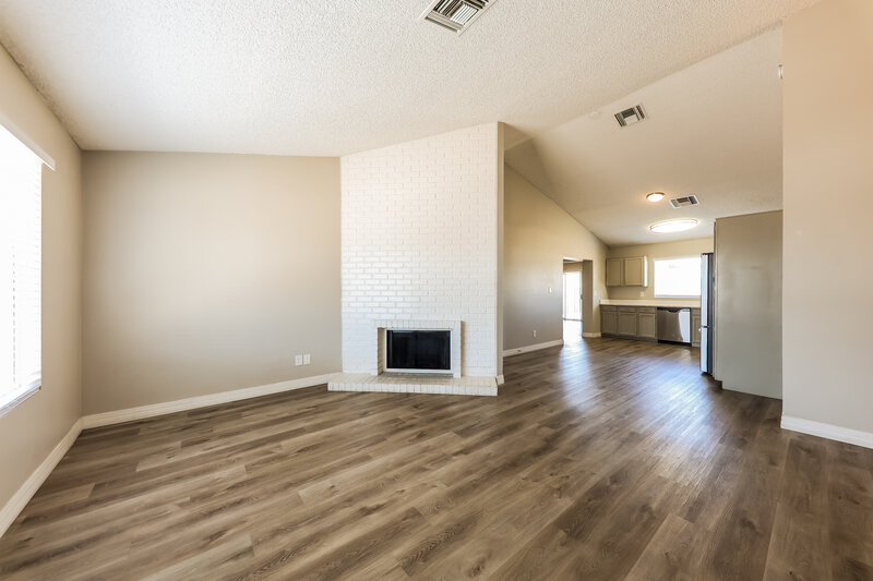2,150/Mo, 5222 W Aster Dr Glendale, AZ 85304 Living Room View