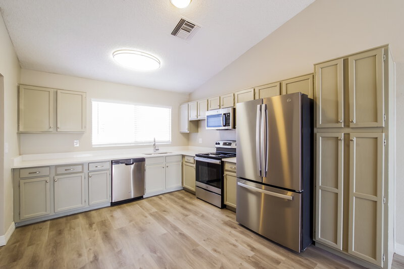 2,130/Mo, 5222 W Aster Dr Glendale, AZ 85304 Kitchen View 2